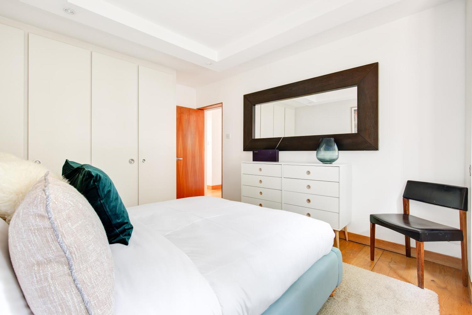 Modern Notting Hill 2 Bedroom Near Royal Oak Tube * Londra